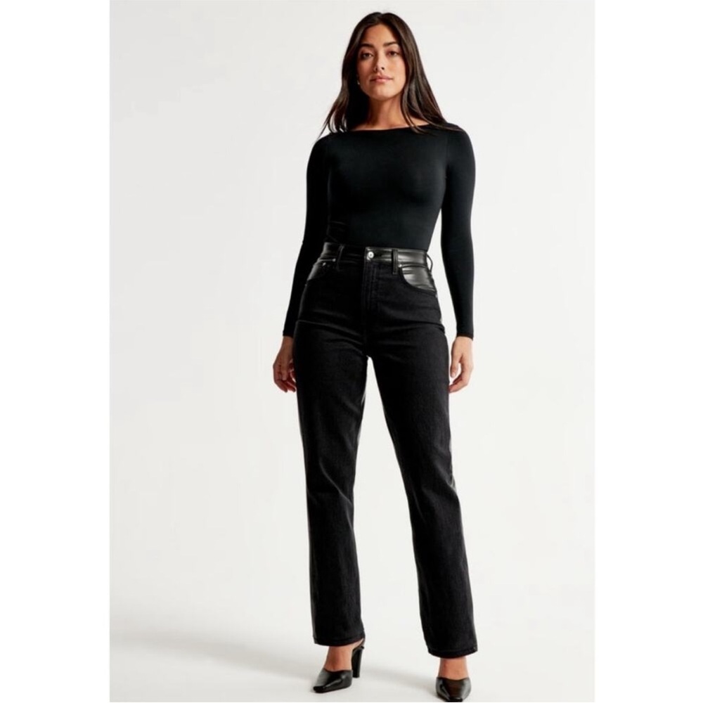 Abercrombie 90s Straight Ultra‎ High Rise Jeans